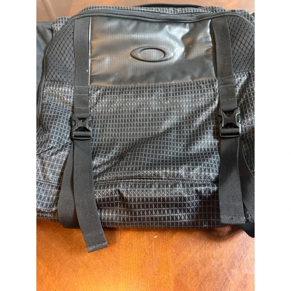 Oakley Black Grid Ripstop Tactical Duffel Bag Large Travel Gym Bag Reflective